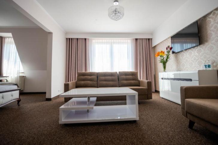 Hotel Palacowa Narol Экстерьер фото